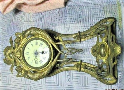 Антикварные немецкие часы хотела вывезти в Россию украинка